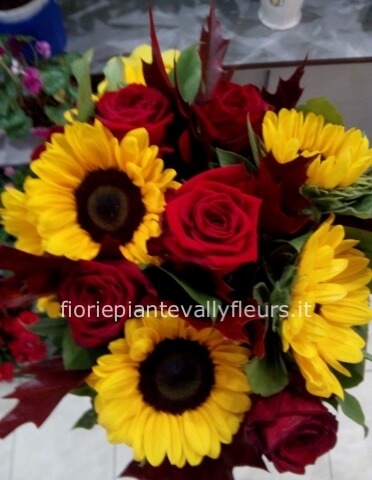 Bouquet di girasoli e rose rosse